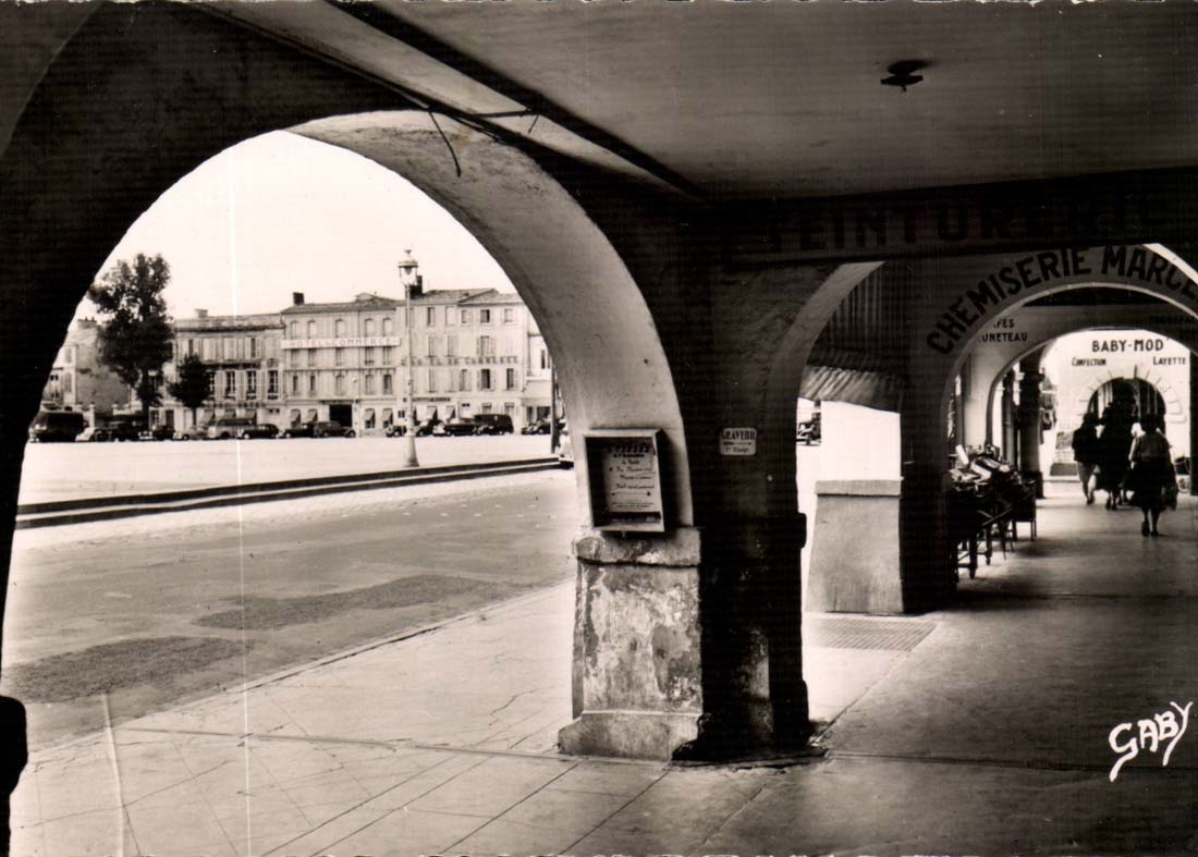 La Rochelle — Porches Place d'Armes — Éditions Gaby