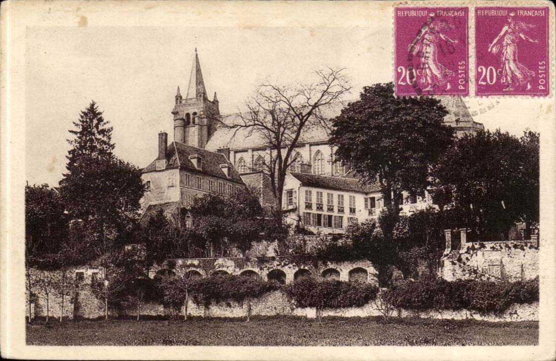 Montfort-l'Amaury — Les Remparts et l'Église — Éditeur non visible