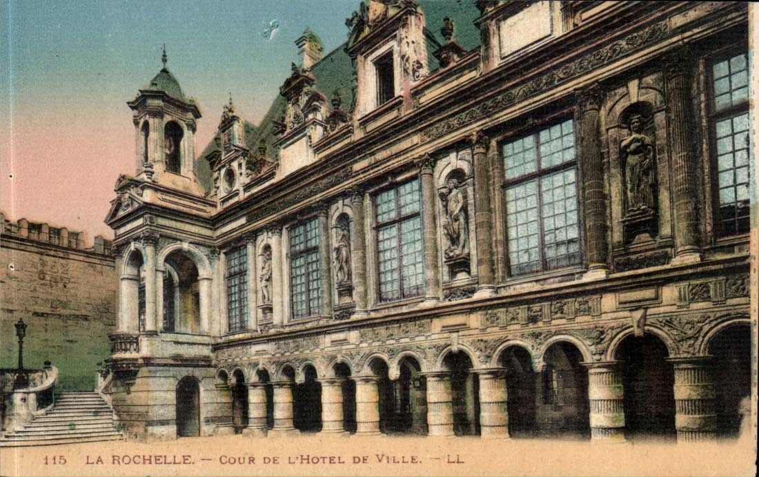 La Rochelle - Cour de Hotel de Ville - CPA 