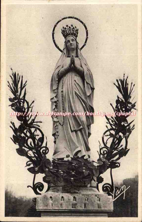 Lourdes - La Vierge Couronnee - CPA 