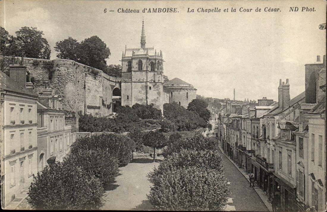 Chateau Amboise - la Chapelle et la Cour de Cesar - CPA 