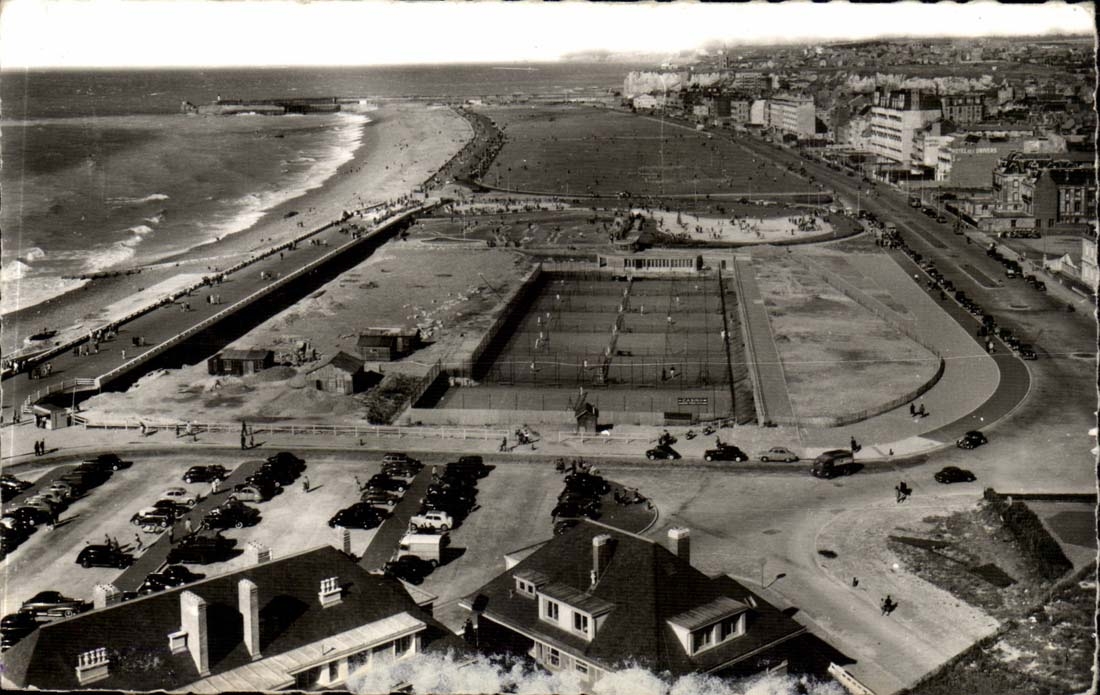 Dieppe - La Plage vue de la Falaise - CPA 