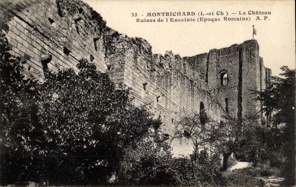 Montrichard (Loir-et-Cher) — Ruines de l'enceinte (époque romaine) — A.P.
