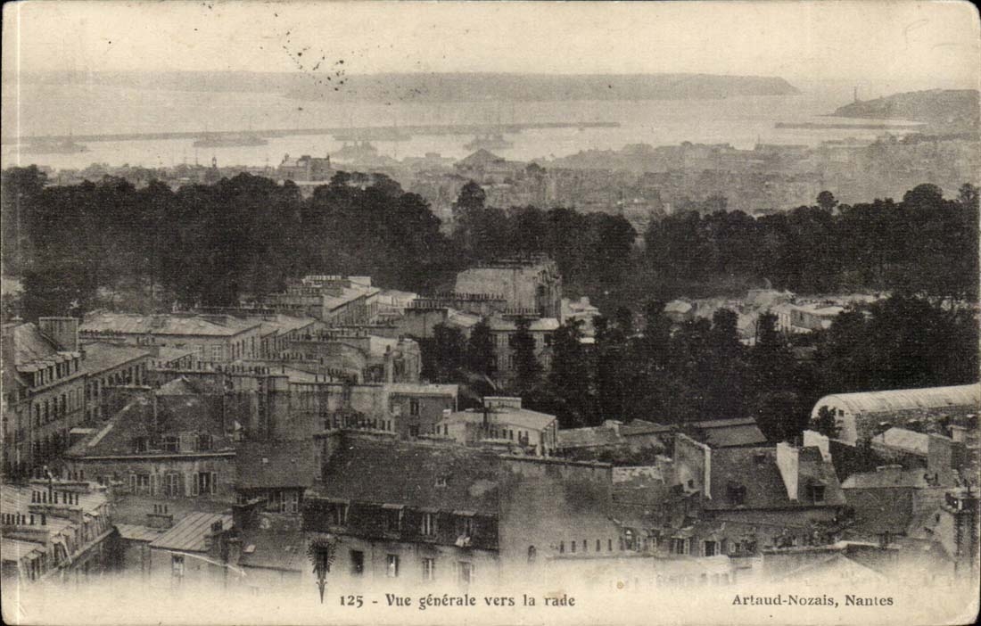 Nantes CPA Vue generale vers la rade
