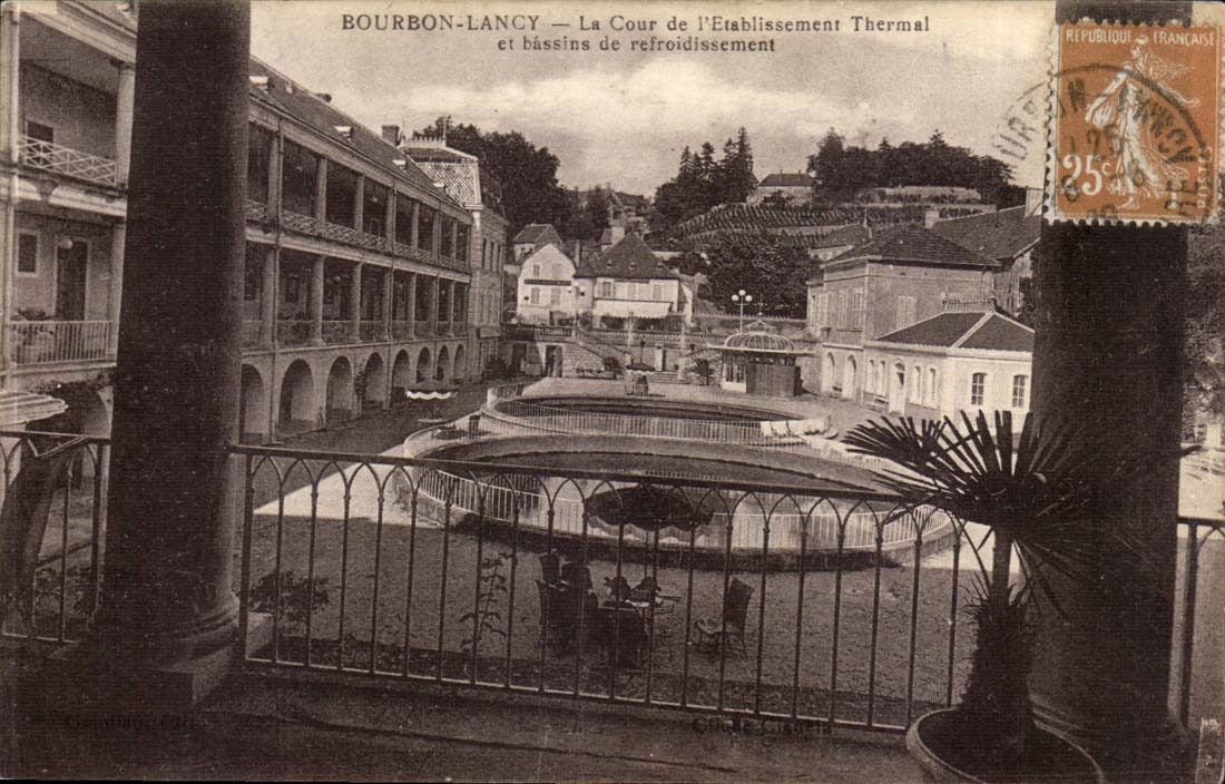 Bourbon-Lancy — La Cour de l'Établissement Thermal et bassins de refroidissement — Éditeur : C. De Lalande