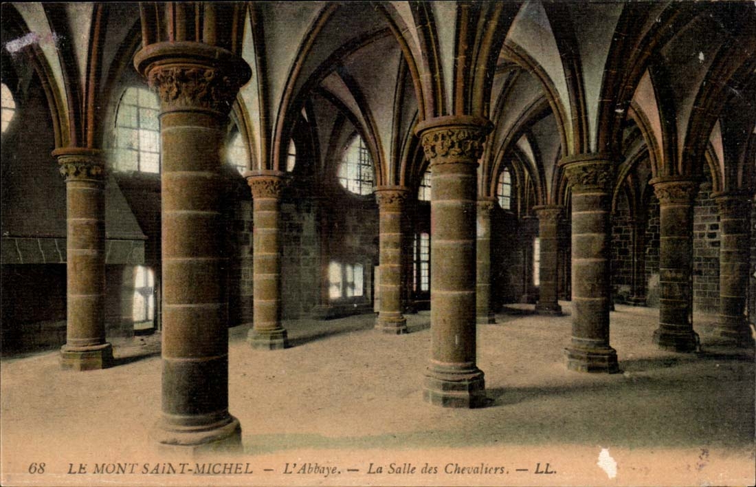 Mont Saint Michel CPA L'abbaye la salle des chevaliers