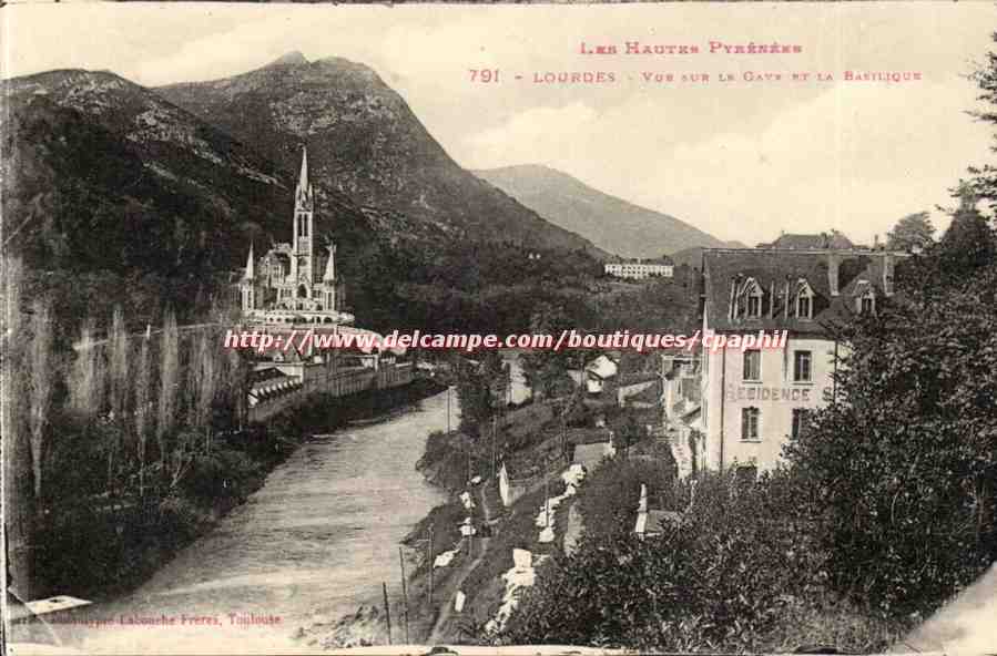Lourdes - Vue sur le Gave et la Basilique - CPA 