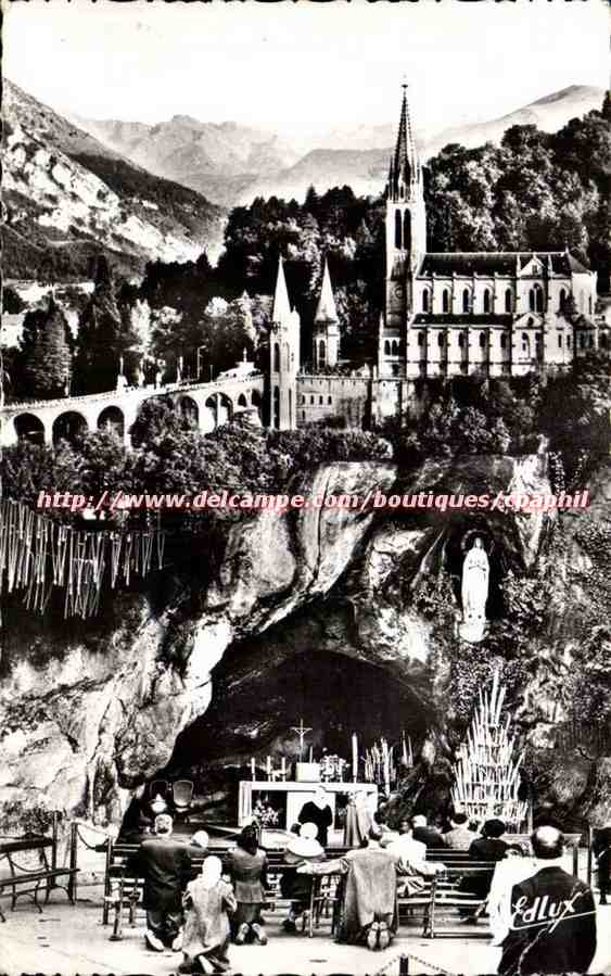 Lourdes - La Basilique et la Grotte Miraculeuse - CPA 