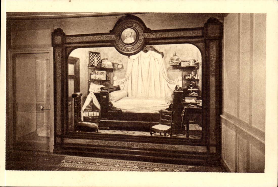 CPA aux Buissonnets La vitrine des souvenir