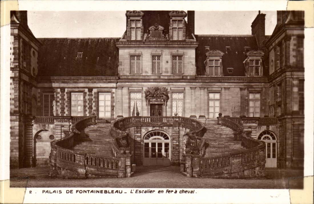 Palais de Fontainebleau — L'Escalier en Fer à cheval — Édition des Musées Nationaux