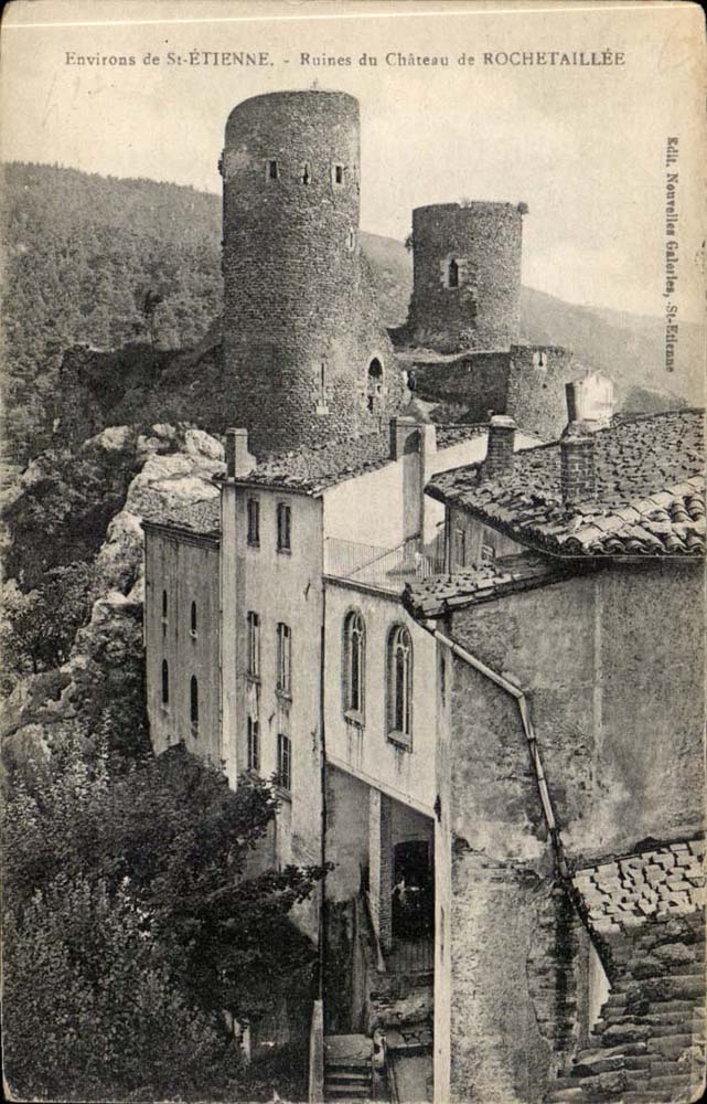 environs de St Etienne CPA Ruines du chateau de Rochetaillee
