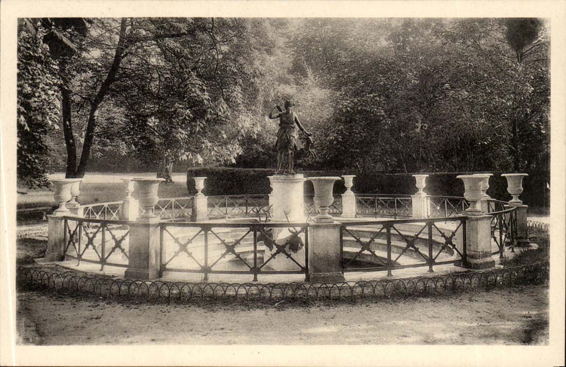Fontaine de Diane — Château de Fontainebleau — Édition des Musées Nationaux