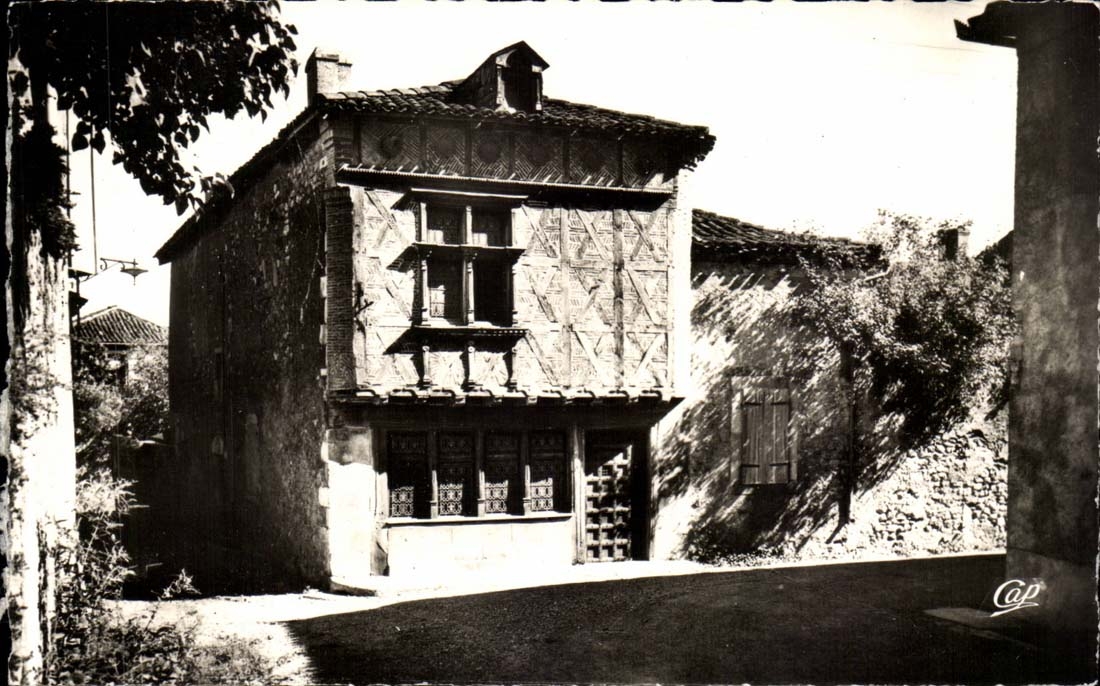 Saint-Bertrand-de-Comminges — Maison du XVᵉ siècle — L.A.P. Paris