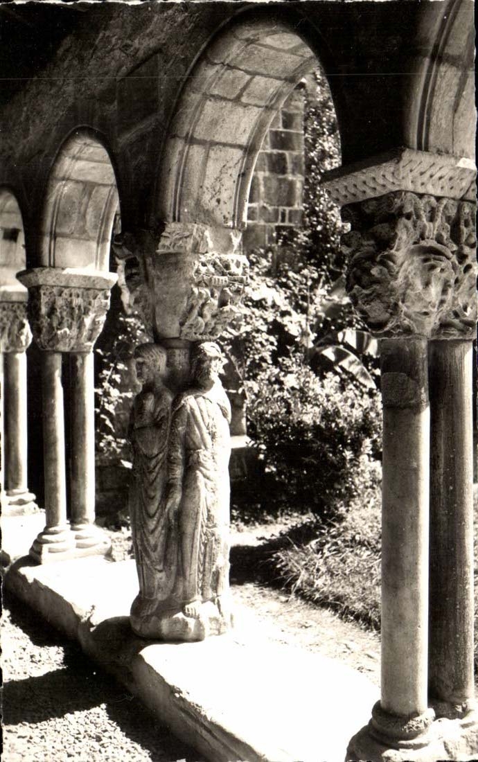 Saint-Bertrand-de-Comminges — Le Cloître, Pilier des Quatre Évangélistes — Réal-Photo, Paris