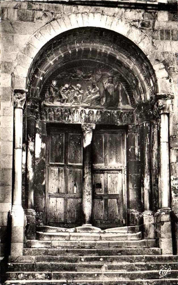Saint-Bertrand-de-Comminges — Porte de la Cathédrale — Réal-Photo, Paris