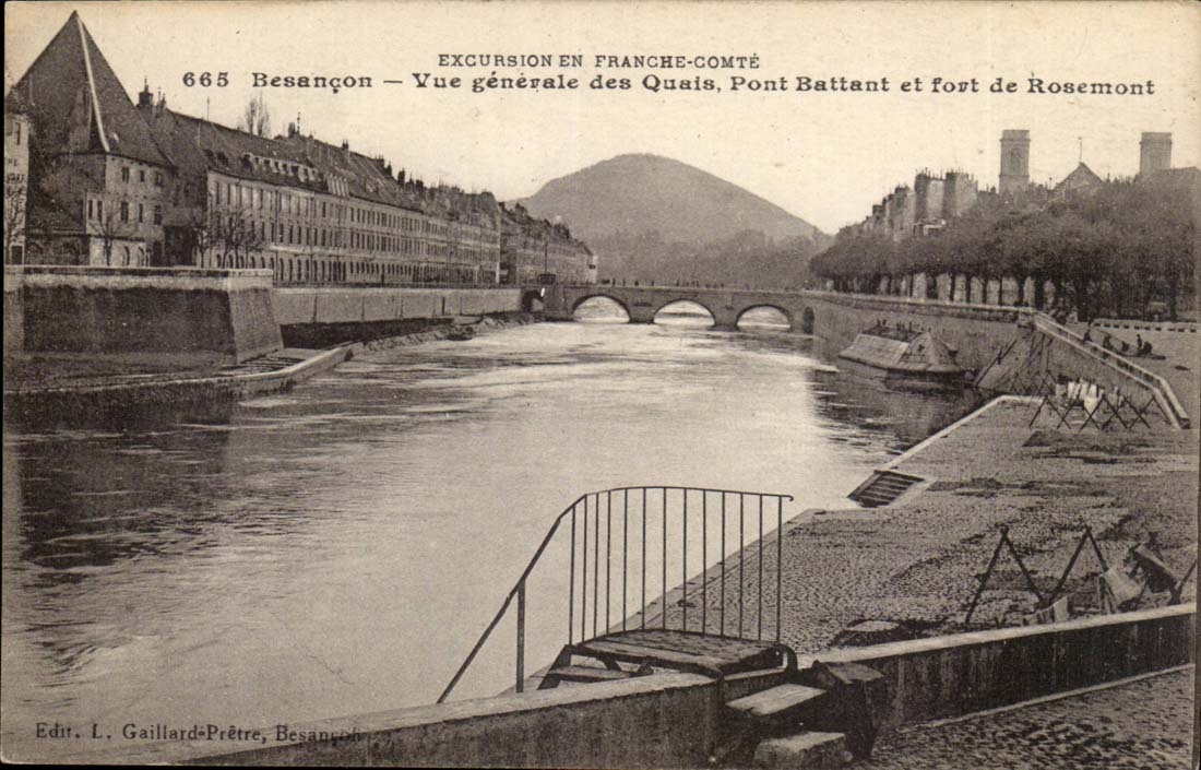 Besancon CPA Vue generale des quais Pont Battant et fort de Rosemont