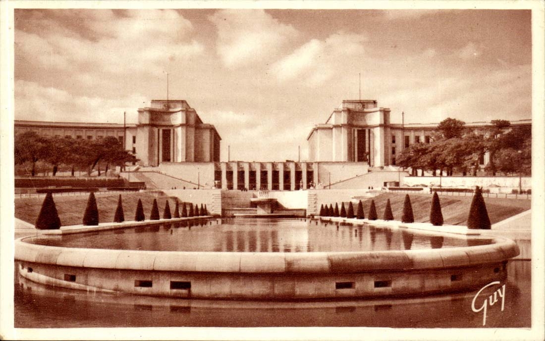 Paris CPA Le palais de Chaillot vu des jardins