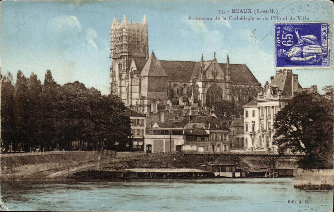 Meaux (S.-et-M.) — Panorama de la Cathédrale et de l'Hôtel de Ville — Edit. J.B.