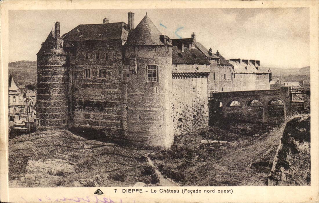 Dieppe - Le Chateau Facade nord ouest - CPA 