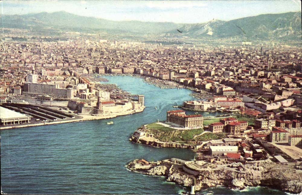 CPA Marseille Vue aerienne generale Le vieux port le fort St Jean le phare
