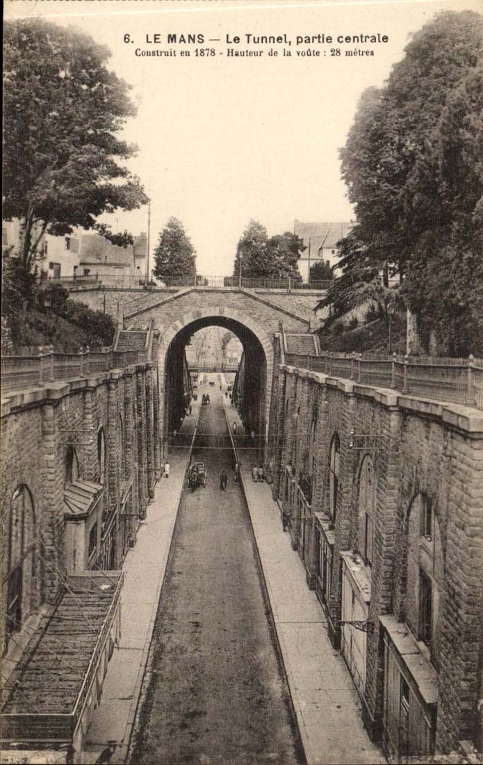 CPA Le Mans Le tunnel partie centrale 
