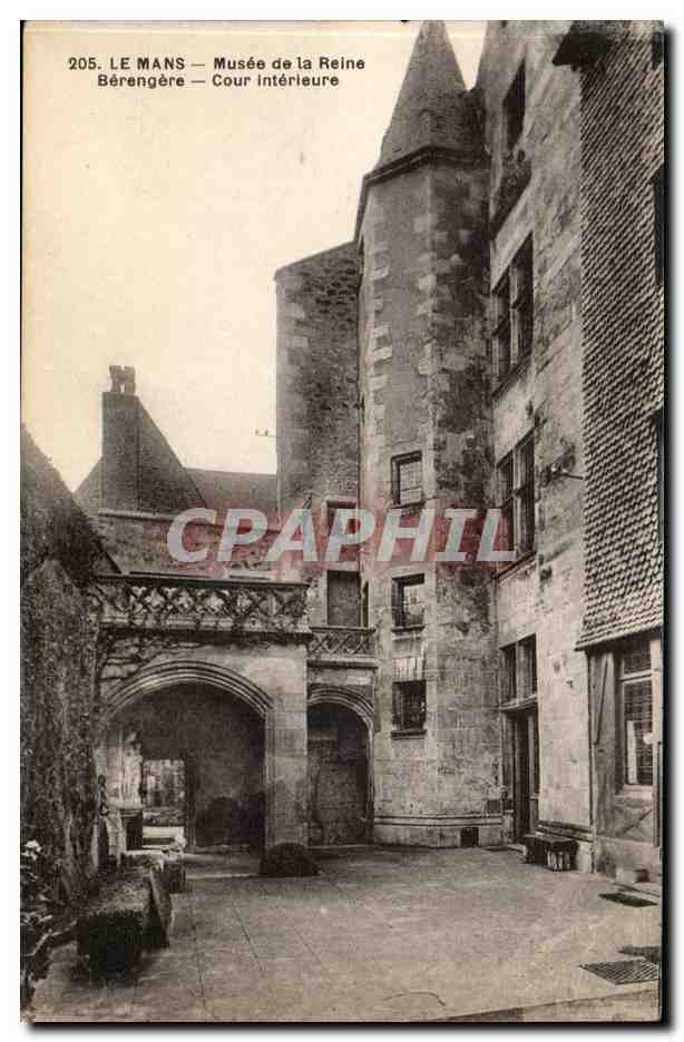 CPA Le Mans Musee de la reine Berengere Cour interieure