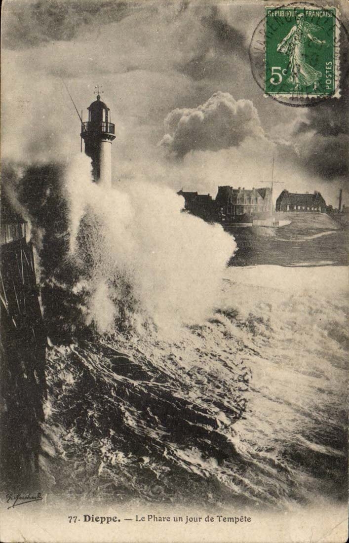 Dieppe - Le Phare - Jour du Tempete - Lighthouse - CPA 