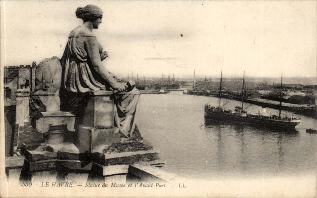Le Havre - Statue de Musee et l'Avant Port CPA 