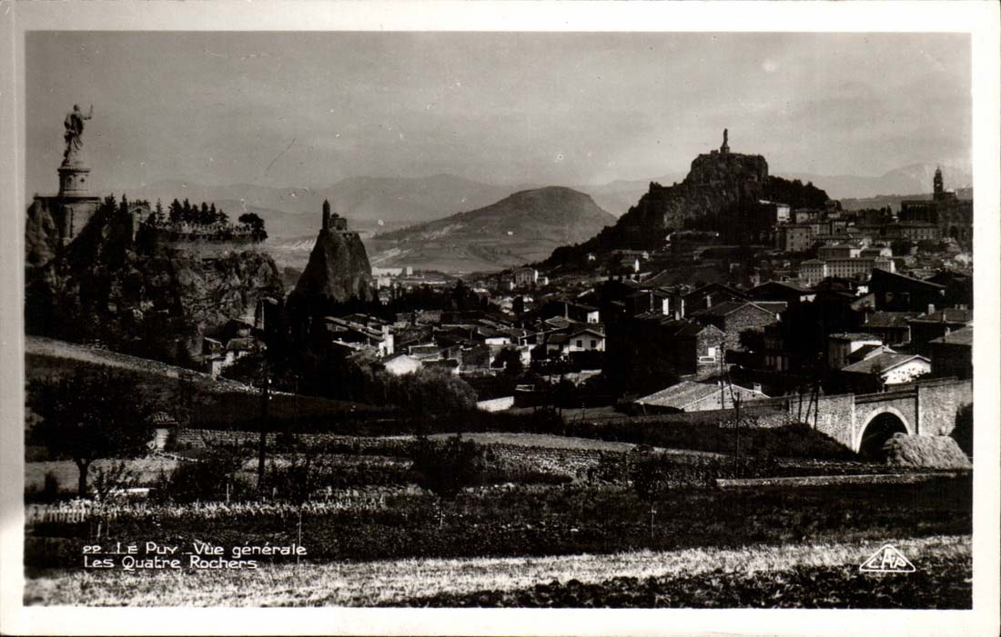 Le Puy — Vue générale — Les Quatre Rochers — Éditeur P. HUS