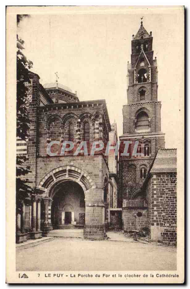 Le Puy CPA Le porche du For et le clocher de la cathedrale