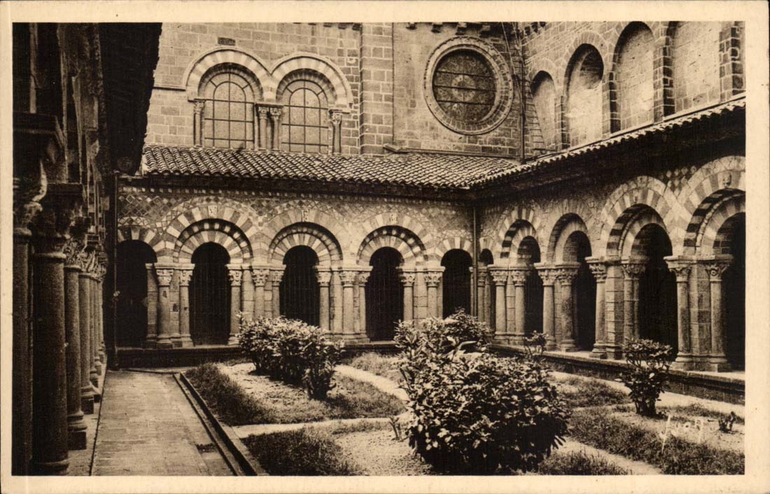 Le Puy (Haute-Loire) — Cour et Galeries du Cloître — Éditions d'Art Y. Martel