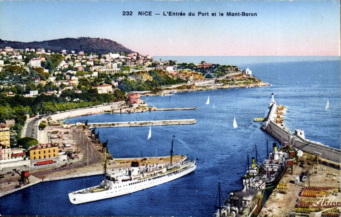 CPA Nice L'entree du port et le Mont boron