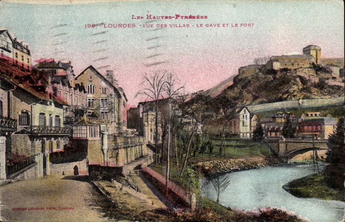 Lourdes CPA Vue des villas La Gave et le fort