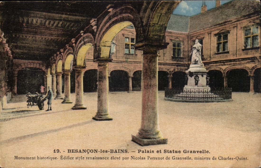 Besançon-les-Bains — Palais et Statue Granvelle — Édifice style renaissance élevé par Nicolas Perrenot de Granvelle, ministre de Charles-Quint.