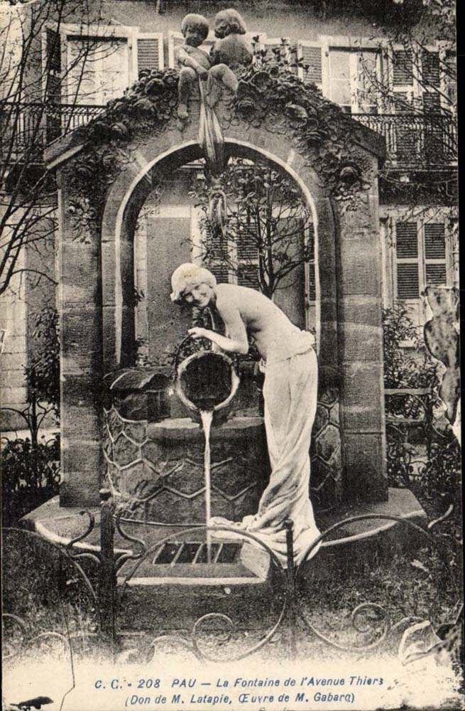 Pau — La Fontaine de l'Avenue Thiers — Éuvre de M. Gabarq, Don de M. Latapie