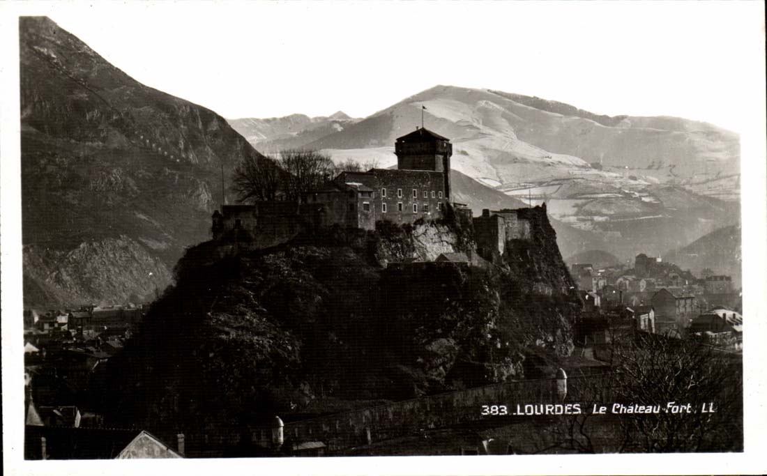 Lourdes - Le Chateau Fort CPA 