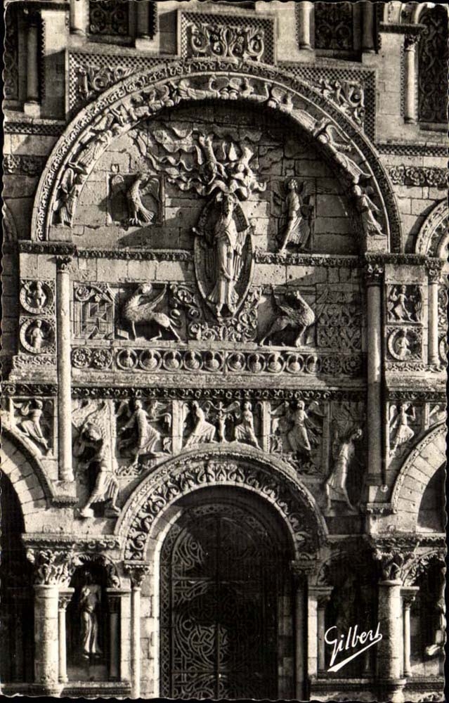 Cathédrale Saint-Pierre — Motif central de la façade — Éditions Art A. Gilber