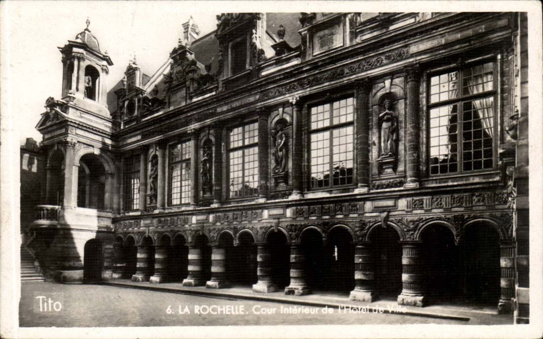 La Rochelle — Cour Intérieure de l'Hôtel de Ville — Tito, n°6
