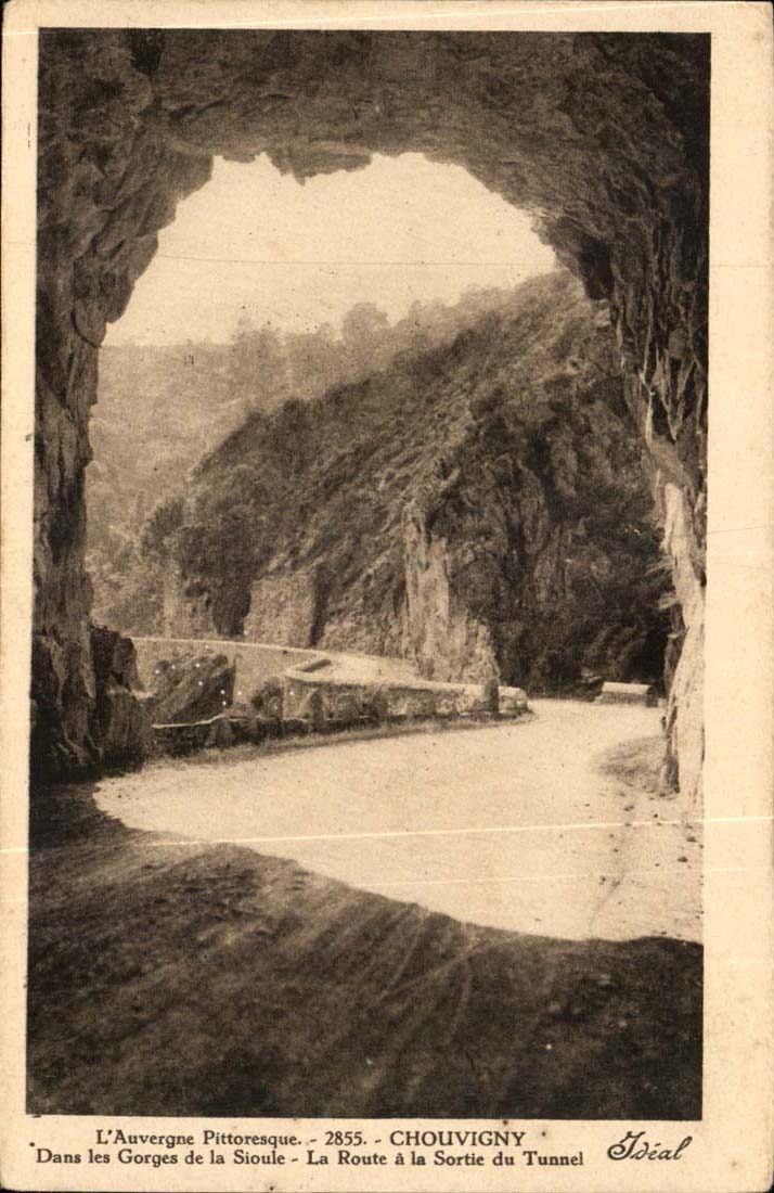 L'Auvergne Pittoresque — Dans les Gorges de la Sioule — La Route à la Sortie du Tunnel — CHOUVIGNY — 2855 — Éditeur Idéal
