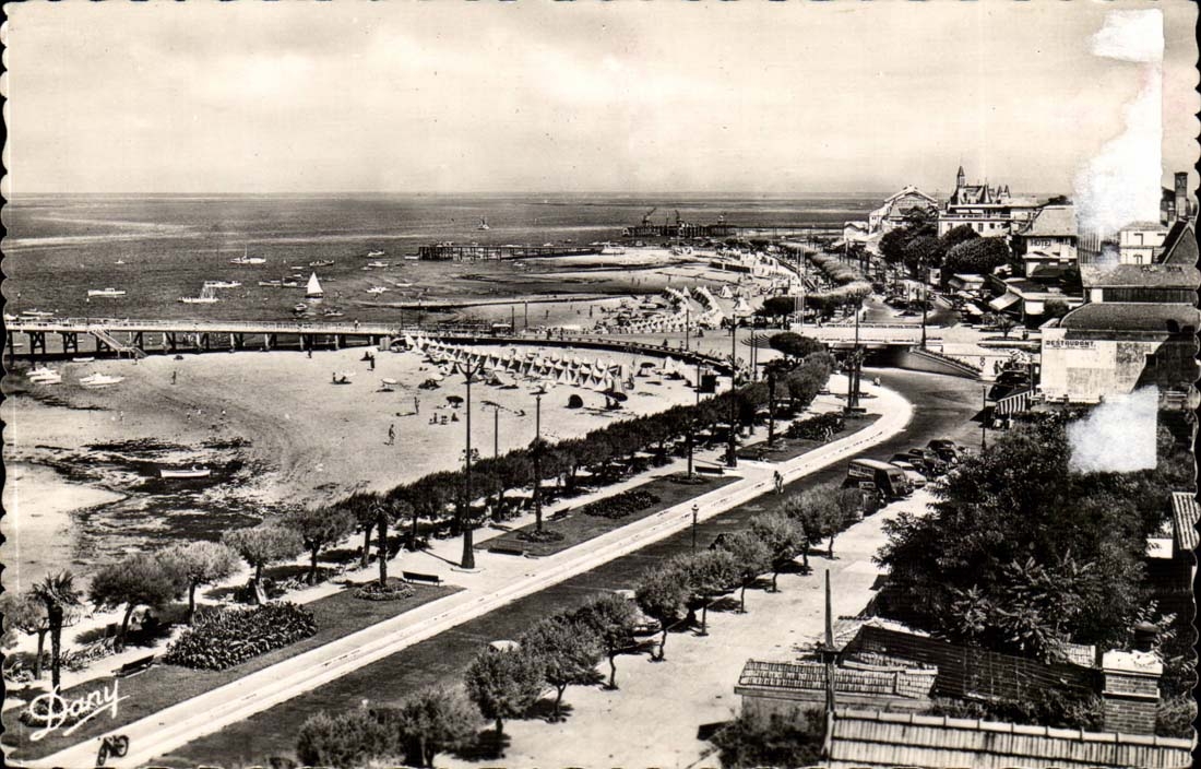 Arcachon — Vue Générale de la Plage et du Boulevard Promenade — Édit. RENAUD & RENAUD, Bordeaux