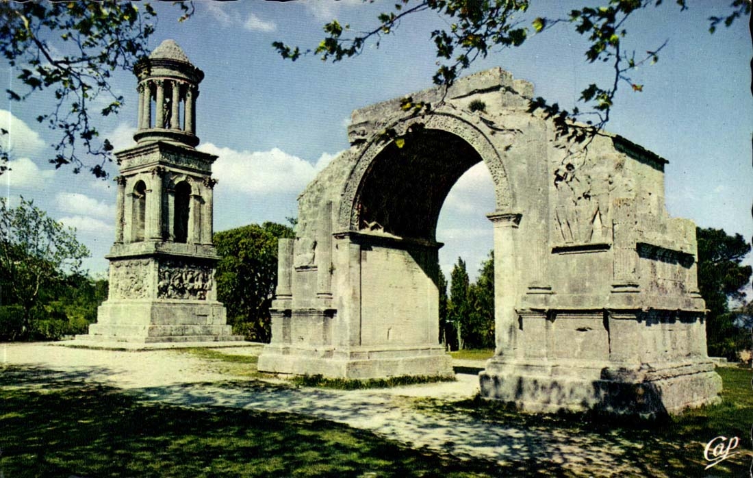 Saint-Rémy-de-Provence — Der Mausoleum und der Triumphbogen — Licht