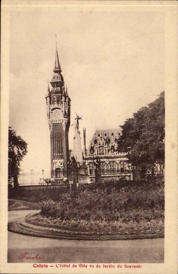 Calais — L'Hôtel de Ville vu du Jardin du Souvenir — Fauchois