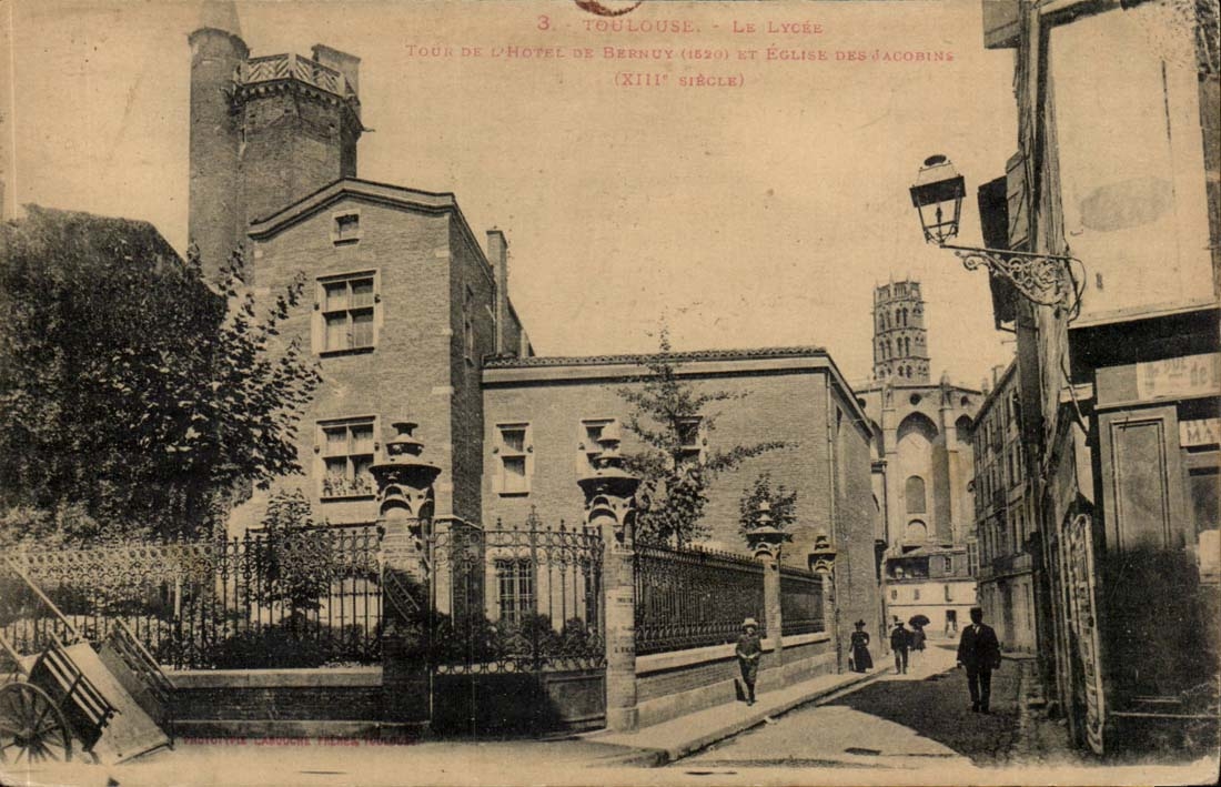 Toulouse - Le Lycée - Tour de l'Hôtel de Bernuy (1520) et Église des Jacobins (XIIIe siècle)
