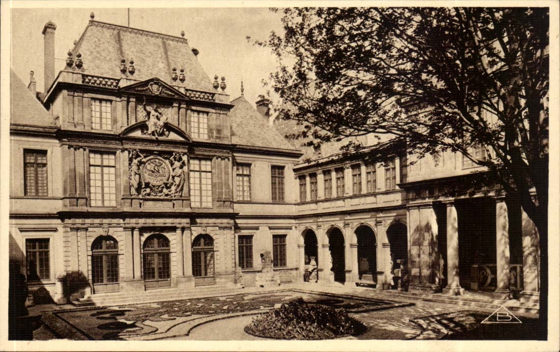 Paris CPA Hotel CArnavelet Facade sur le jardin