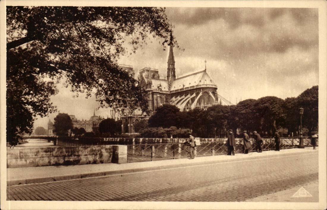 Paris CPA Notre Dame