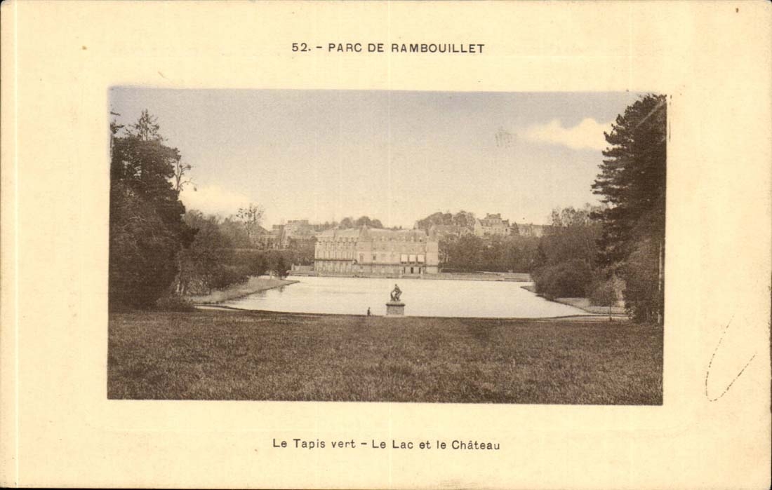 Parc de Rambouillet CPA Le tapis vert Le lac et le chateau