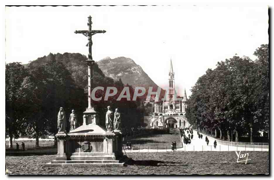 Lourdes CPA Le calvaire breton et la basilique