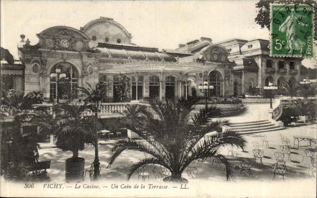 Vichy CPA Le casino Un coin de la terrasse