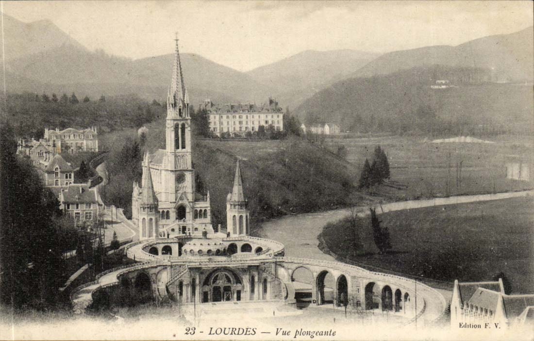 Lourdes CPA Vue plongeante