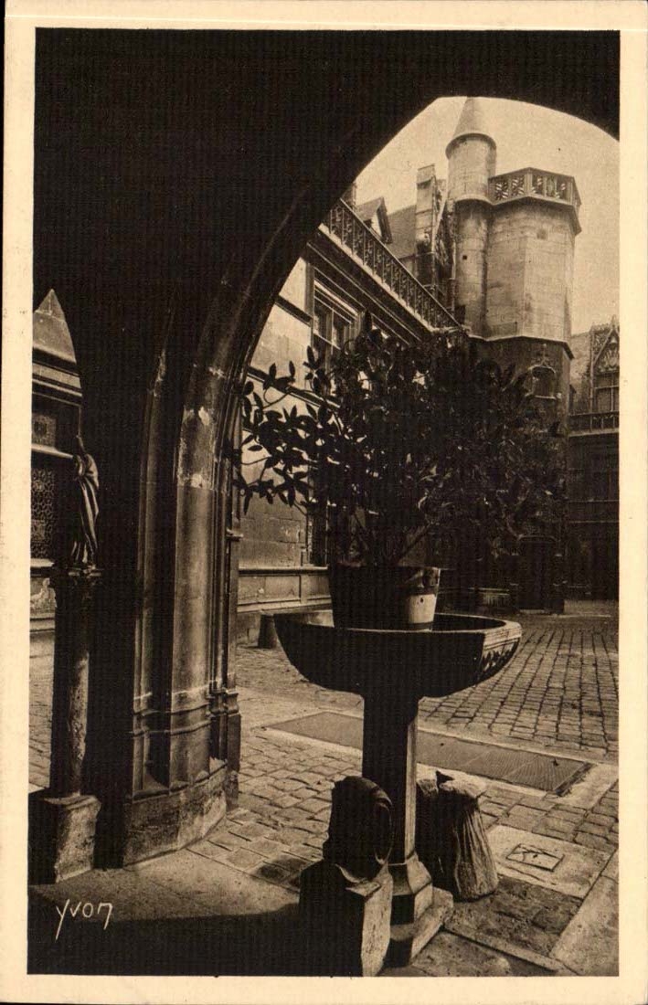 Paris CPA Musee de Cluny Cour d'honneur